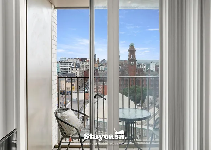 Spectacular Apartment Balcony View In City Centre